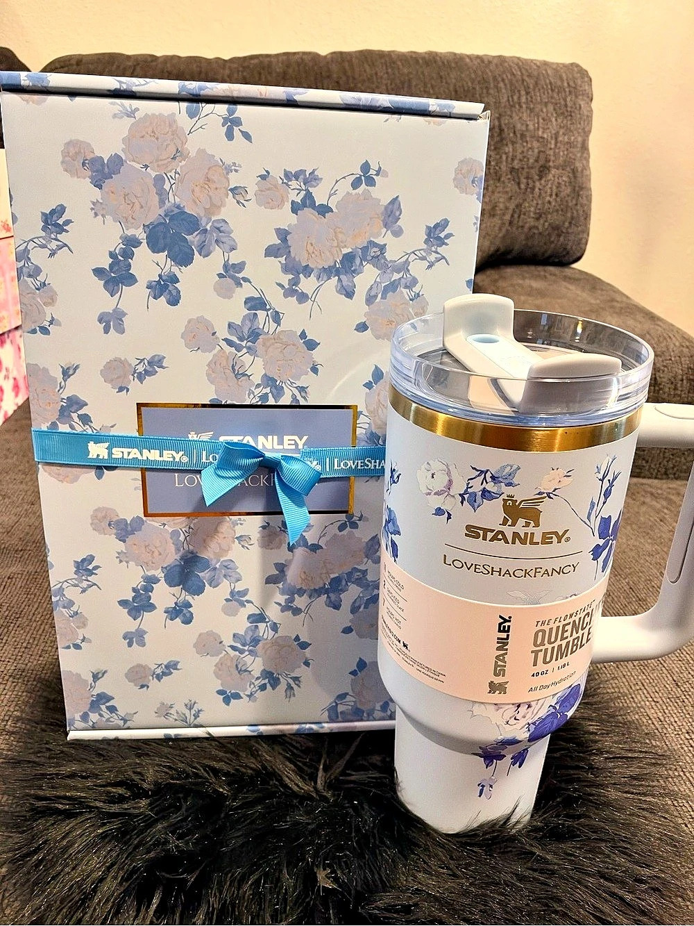 Stanley x LoveShackFancy Flowstate Quencher H2.0 Tumbler 40 oz Quencher H2.0 Gif